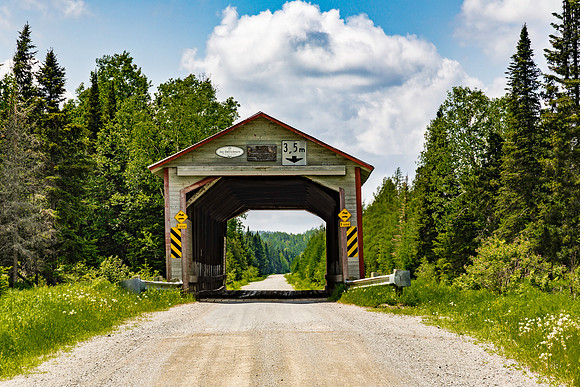 Des Defricheurs Covered Bridge 1
