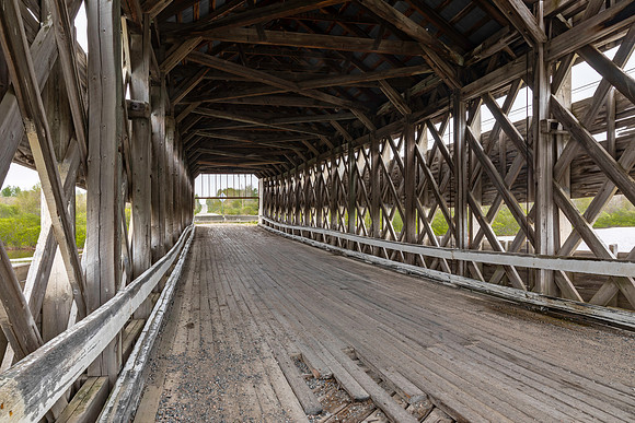 des Souvenirs Covered Bridge 4