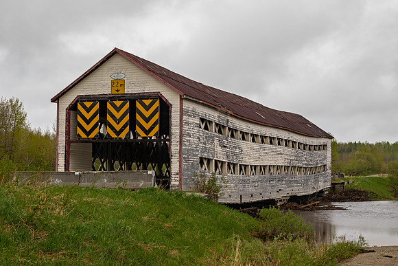 des Souvenirs Covered Bridge 3
