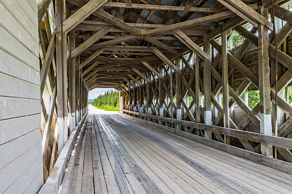 Des Defricheurs Covered Bridge 2